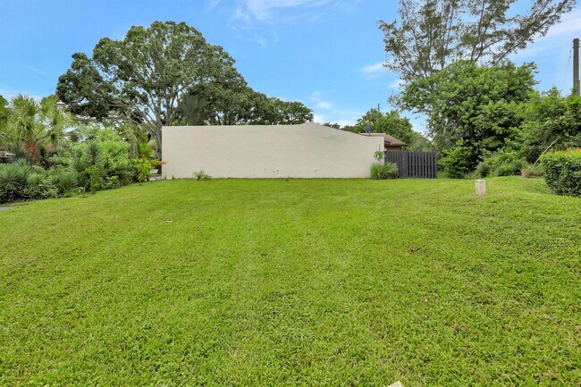 Foto del edificio - 22344 Palomita Dr