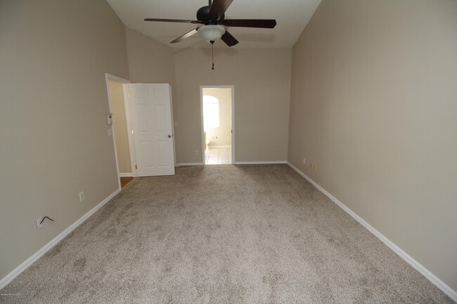 Foto del edificio - 737 Kempten St NW