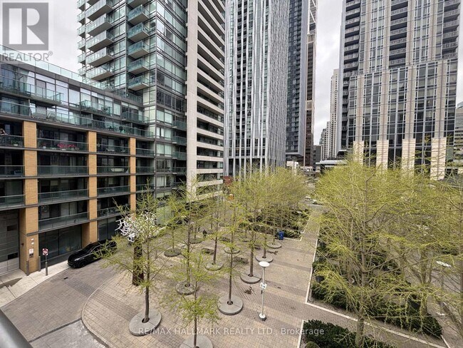 Building Photo - 21 Scollard St
