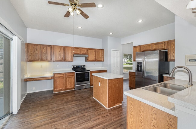 Foto del edificio - 1264 Falconcrest Blvd