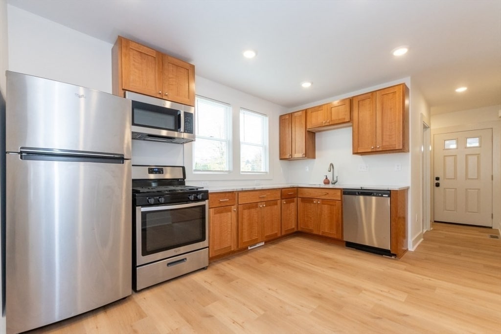 Foto principal - 55 Kiely Rd