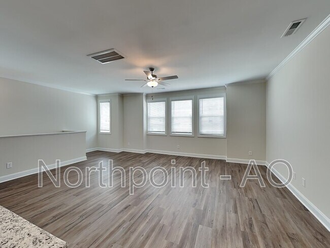 Foto del edificio - 6927 Woodland Stream Pl