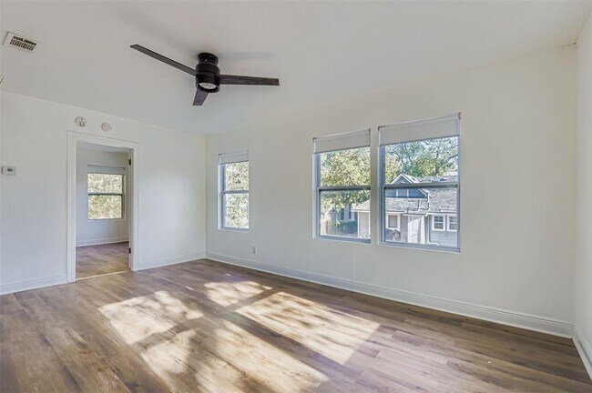 Foto del edificio - 1013 E 3rd St