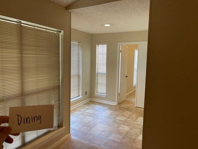 Building Photo - 2255 Thousand Oaks Dr