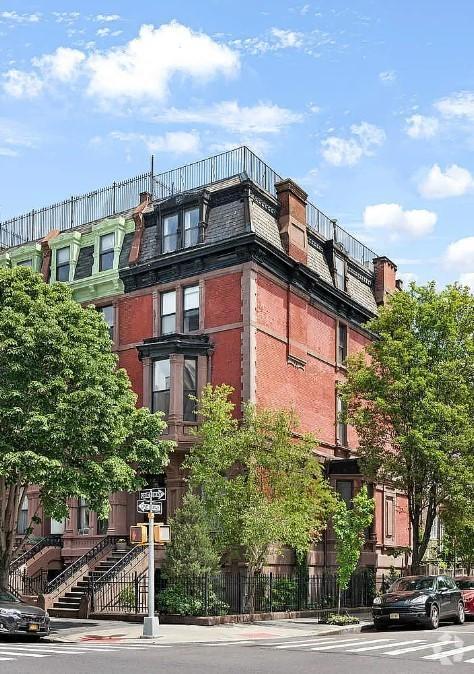 Building Photo - 2099 5th Ave