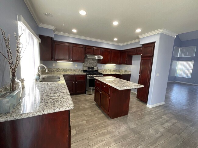 Foto del edificio - 4 Bedroom 2.5 Bath 2 Story Family Home,
