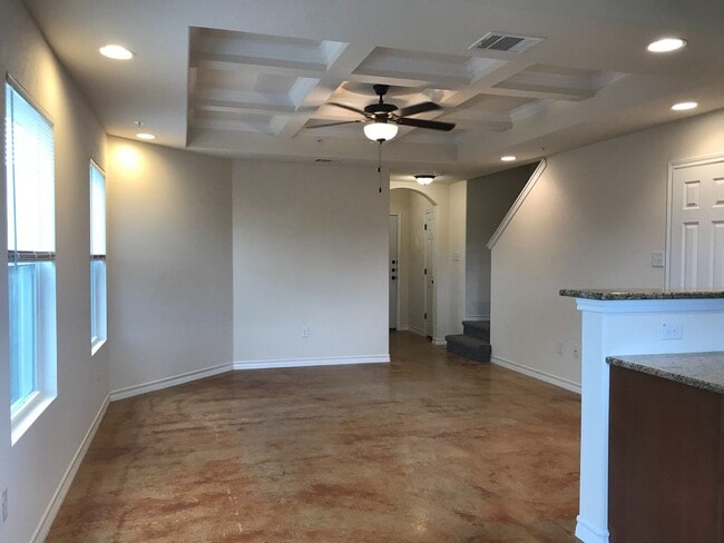 Building Photo - Town home for rent