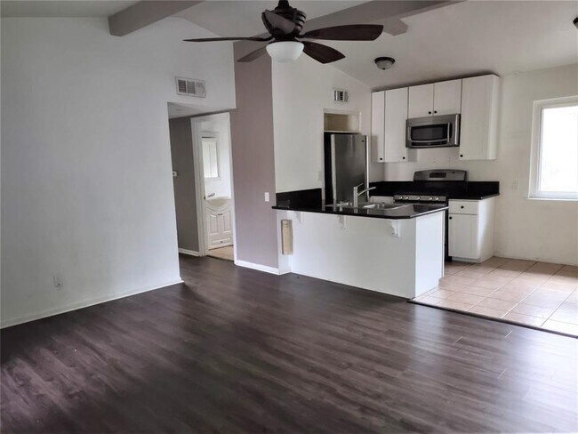 Building Photo - 2503 Manor Cir