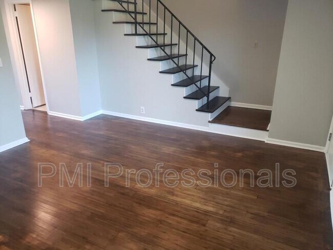 Foto del edificio - 339 Huntington Ridge Dr