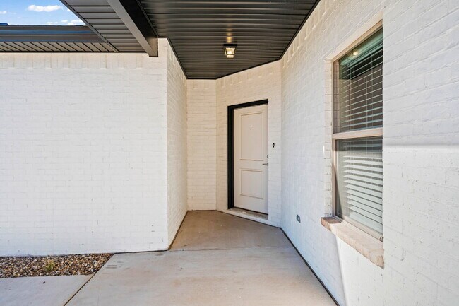 Building Photo - Like new duplex in Frenship East!