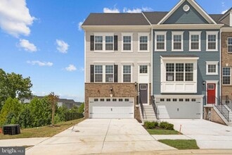 Building Photo - 7736 Meander Ct S
