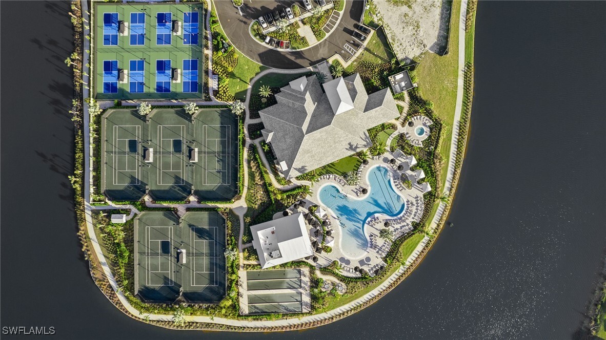 Foto del edificio - 15215 Tolmino St