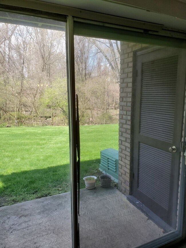 5080 Sanlin Dr Unit 5080, Coraopolis, PA 15108 Condo for Rent in