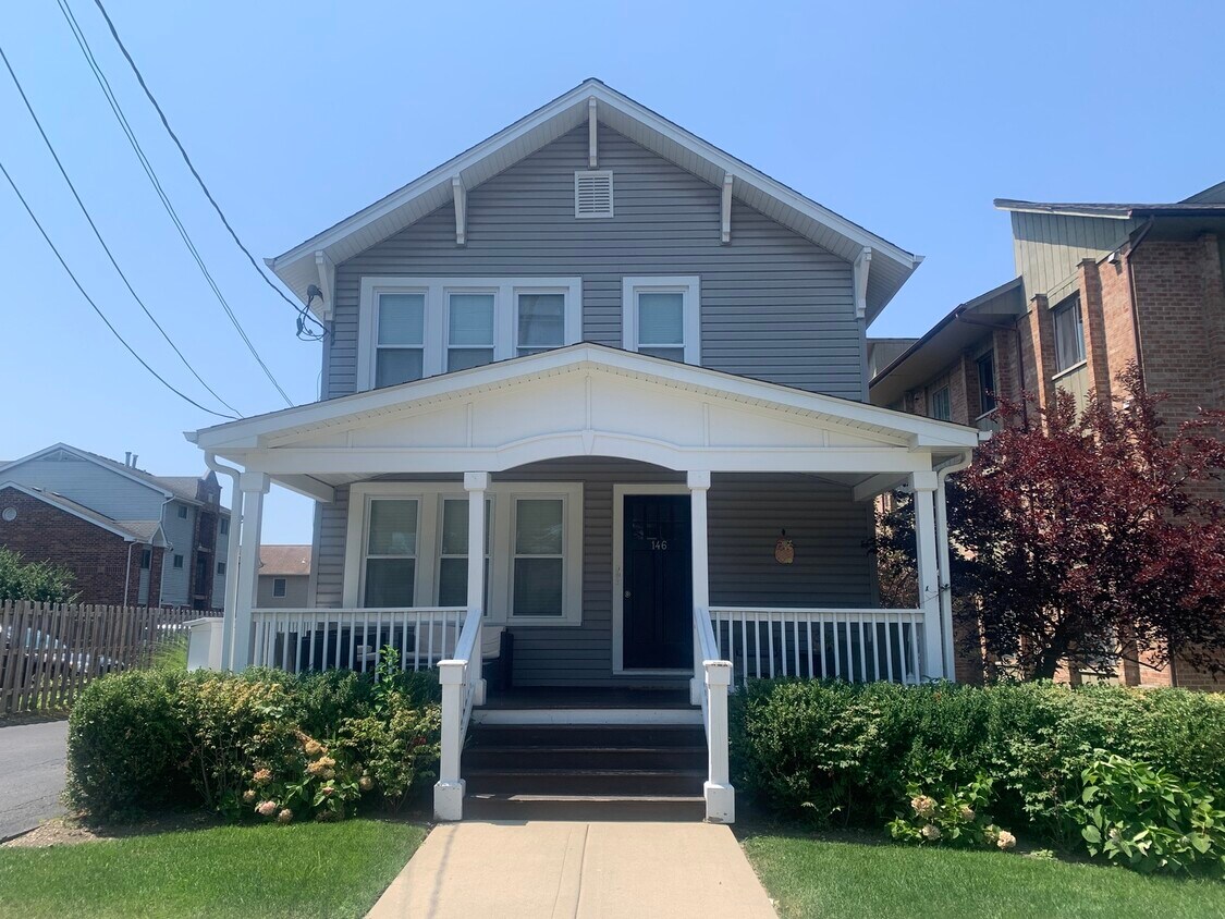 Primary Photo - 146 N Brockway St