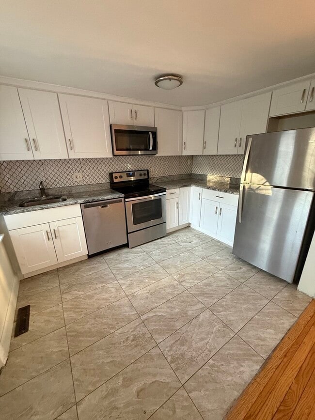 Building Photo - 11 Brownell Cir