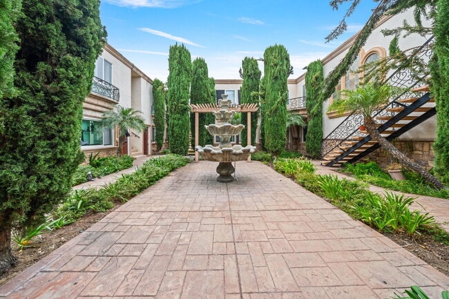 Building Photo - Coming Soon - San Diego City Heights Upstairs Condo Home in Beautiful Gated Complex- Available De...