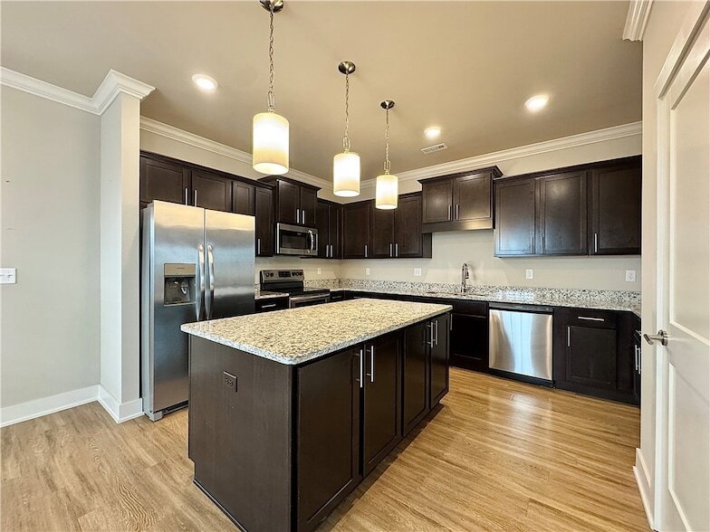 Foto principal - 707 NE Hts Ln