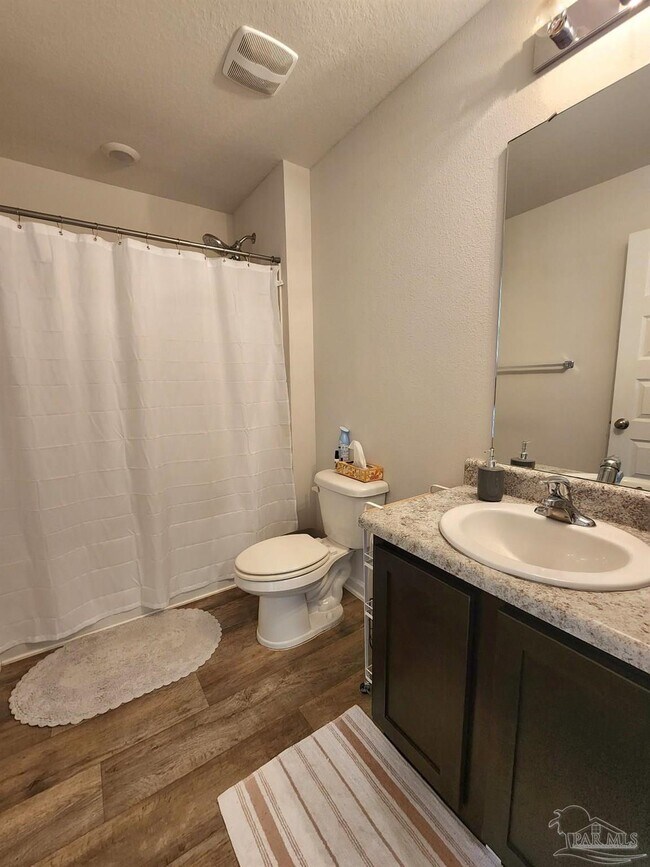 Foto del edificio - 5621 Guinevere Ln