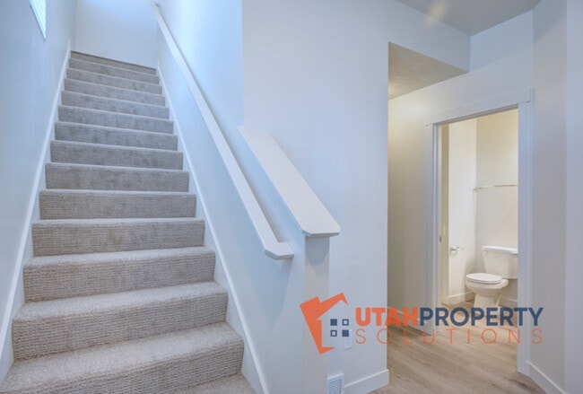 Building Photo - 952 W 500 S