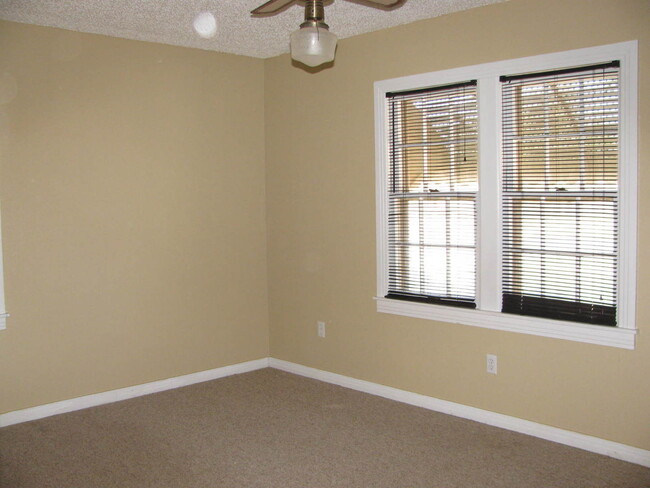 Building Photo - Pre-Lease Now for June Move In!! -- 3206 3...