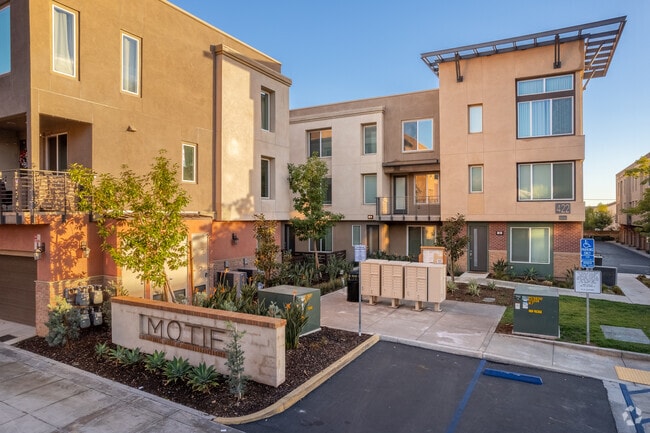 Entrance - Motif at Glendora Place
