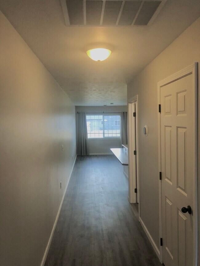 Entry Way - 6515 S Santa Rosa Plz