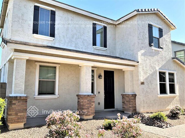 Building Photo - 208 N Sandal