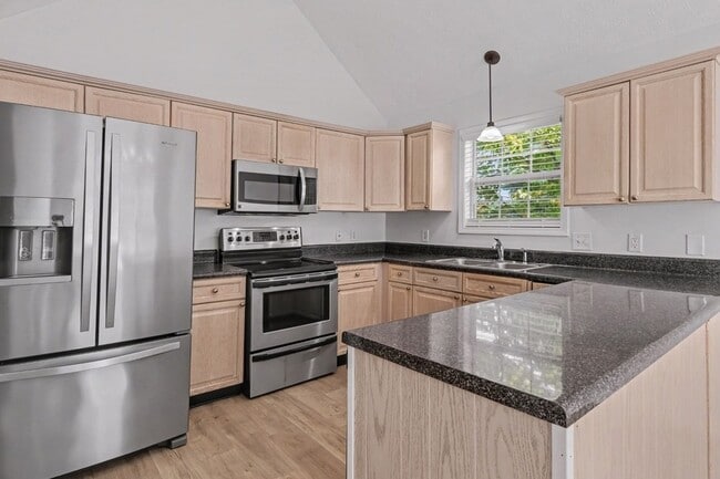 Building Photo - 1360 Harrington Dr