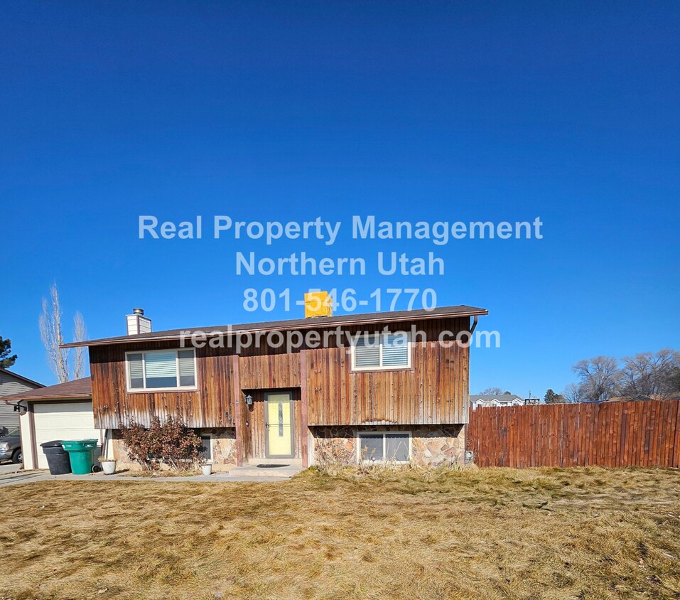 4 Bedroom 2 Bath Home Now Available in Cle... House Rental in