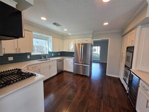 Building Photo - 11219 Valley Spring Dr