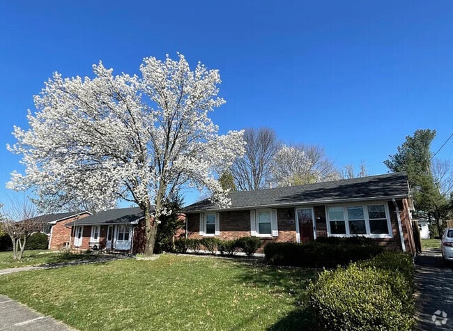 Building Photo - 3564 Camelot Dr