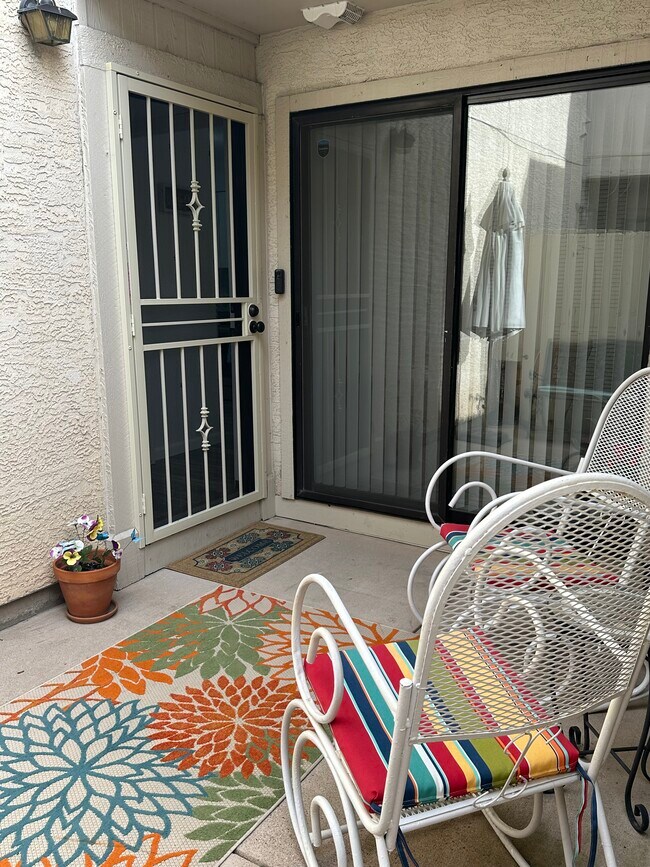 Foto del edificio - 3330 Templeton Gap Rd