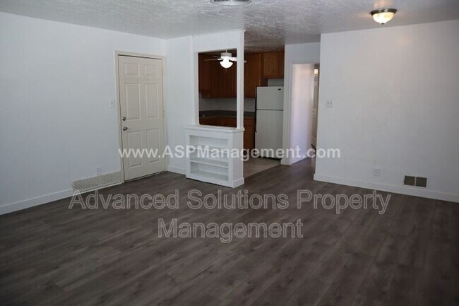 Building Photo - 370 E Sherman Ave