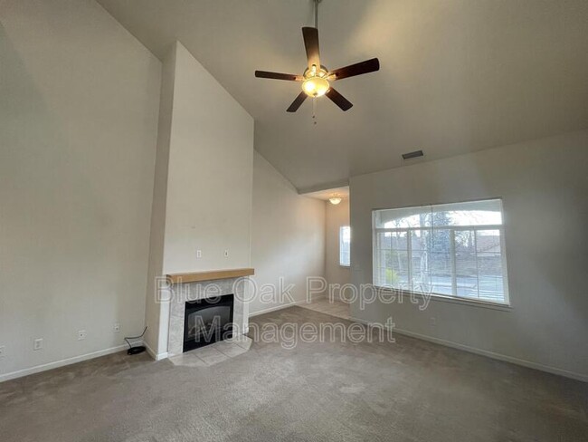 Building Photo - 1307 Yosemite Dr