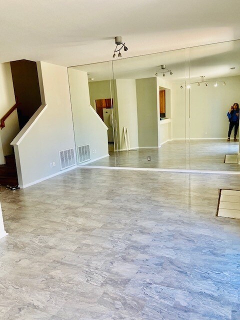 Building Photo - 2300 Lago Ventana