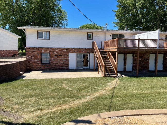 Building Photo - 245 Country Club Dr