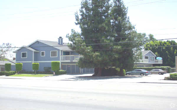 Building Photo - 916 W Duarte Rd