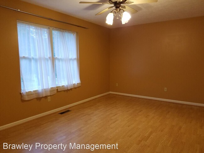 Building Photo - 3 br, 2 bath House - 327 E. Cardinal Glen Dr