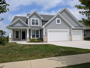 1520 Foxwood Pass