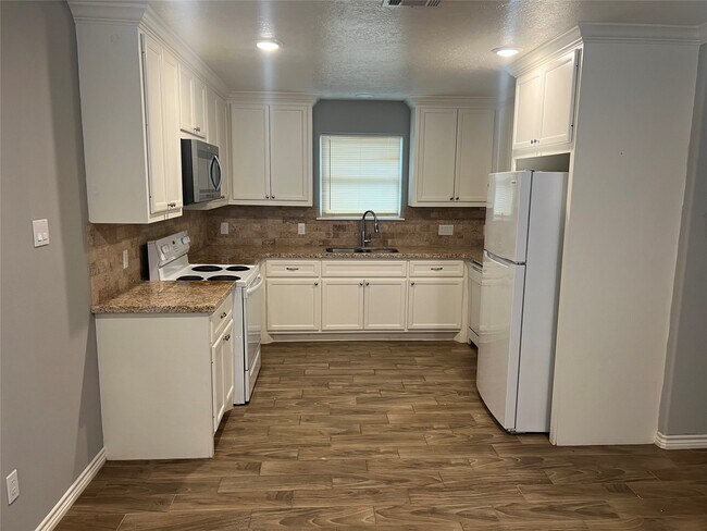 Foto del edificio - 2375 Virginia Ct