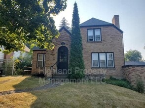 Building Photo - 1033 NE B St