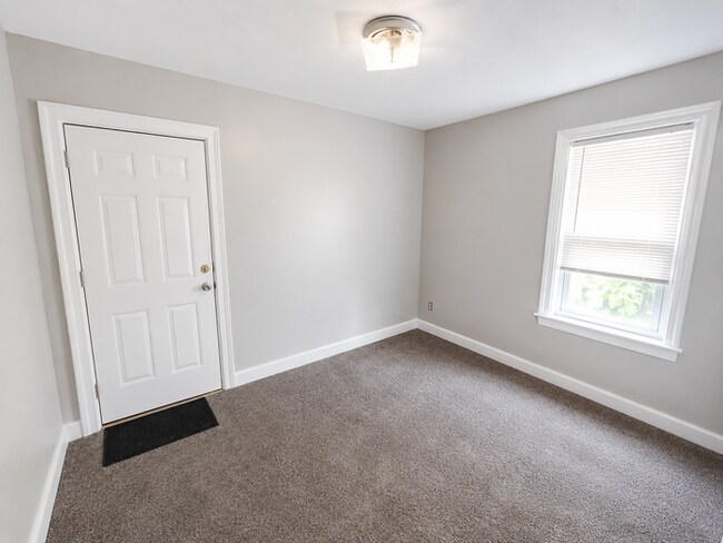 Building Photo - Beautiful Flat Section 8 Accepted