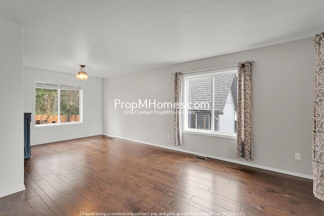 Building Photo - Luxury Three Bedroom Home in Oregon City!