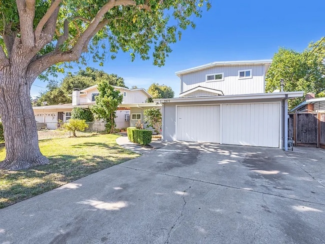 Building Photo - 2577 Gonzaga St