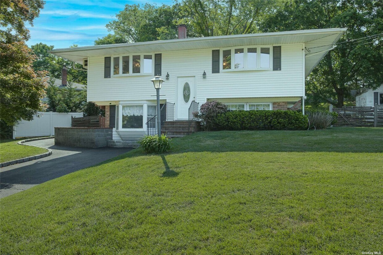 Primary Photo - 18 Bobcat Ln