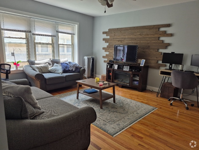 Building Photo - 4839 W Addison St