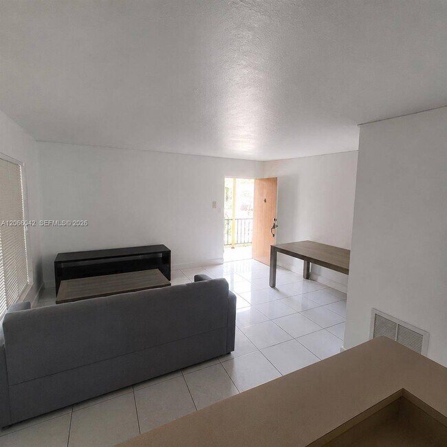 Foto del edificio - 7151 Miami Lakes Dr
