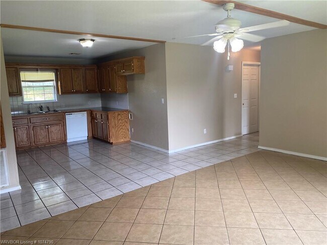 Building Photo - 207 George Williams Dr