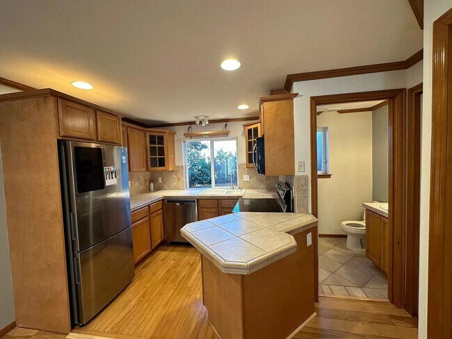 Foto del edificio - Appealing 2 bed / 1.5 bath townhouse in Greenwood/N Seattle with wood flooring