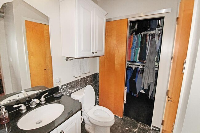 Foto del edificio - 711 Main St